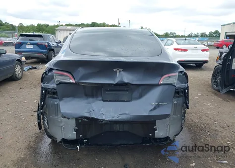 2023 Tesla Model Y Awd/Long Range Dual Motor All-Wheel Drive z USA, uszkodzony, nr VIN 7SAYGDEEXPF637342